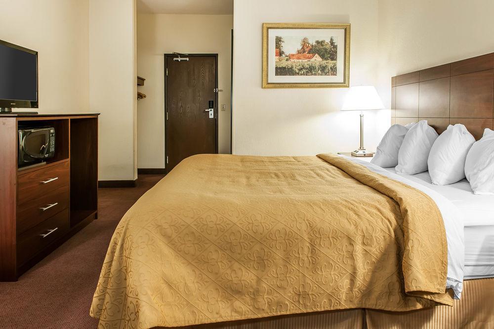 Quality Inn & Suites Danville Kültér fotó