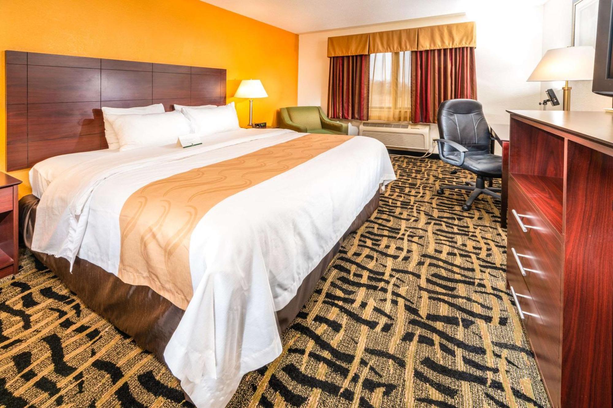 Quality Inn & Suites Danville Kültér fotó