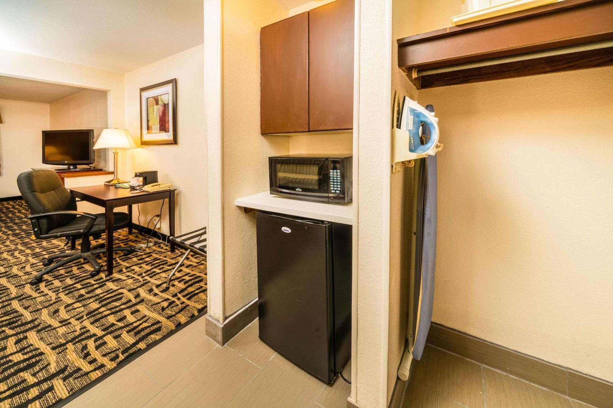 Quality Inn & Suites Danville Kültér fotó