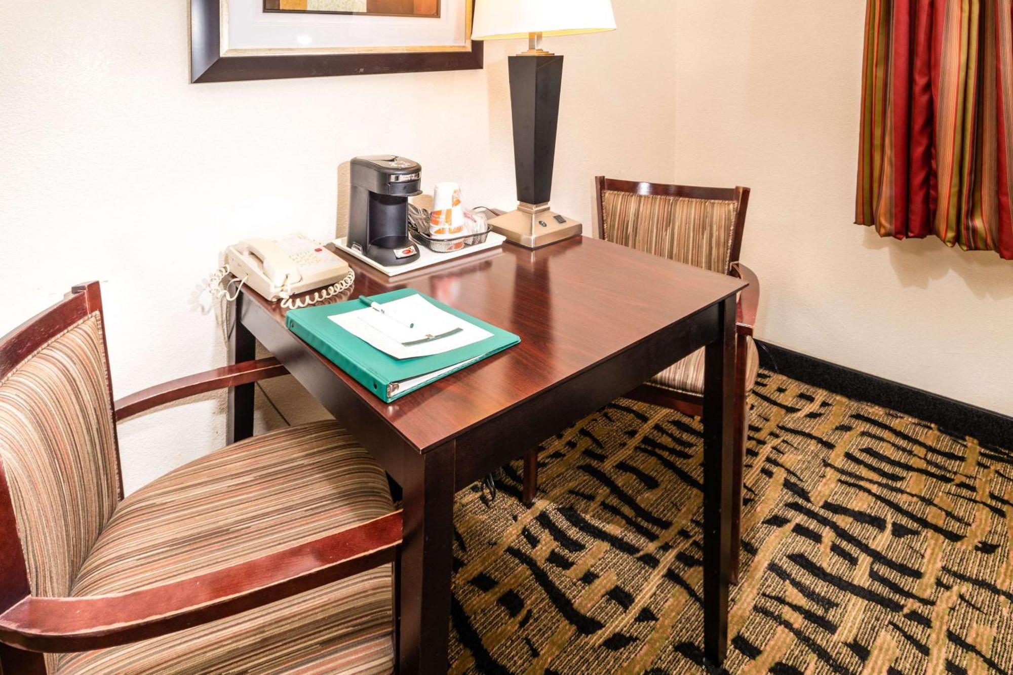 Quality Inn & Suites Danville Kültér fotó